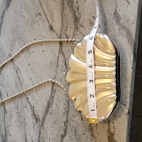 Valerie Stevens 2 Toned Silver Colored Clam Shell Crossbody/Clutch Bag NWOT - Picture 4 of 10